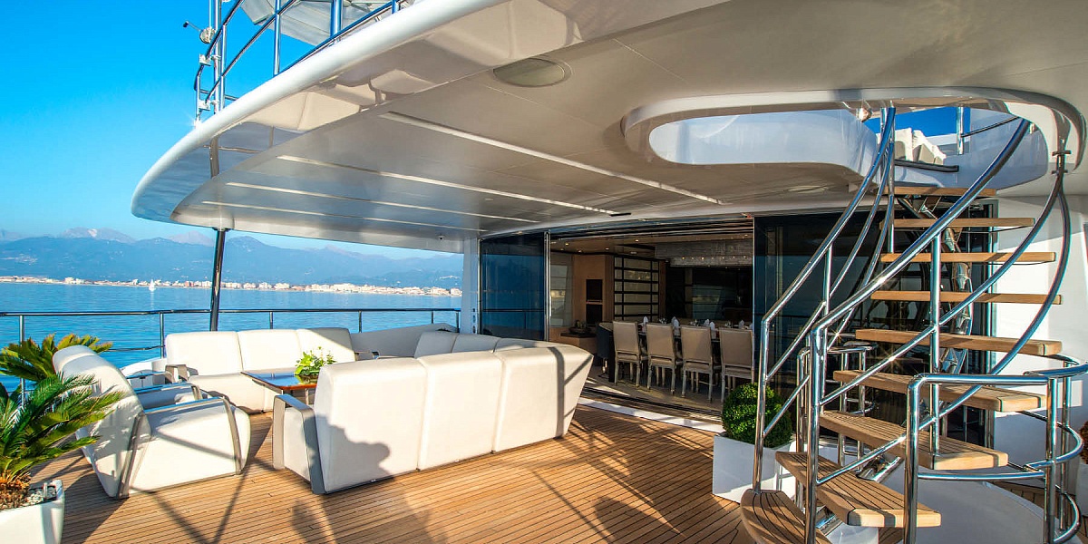 Аренда яхты Benetti Crystal 140 - NELA (Soy Amor) во Франции